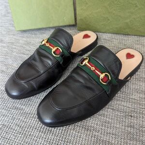 Gucci Women's Princetown leather slipper
Size: 38